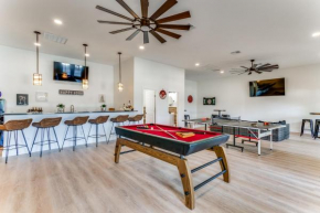 6 BDRM Wine Country Compound on 2 Acres! Pool/HotTub & Club House